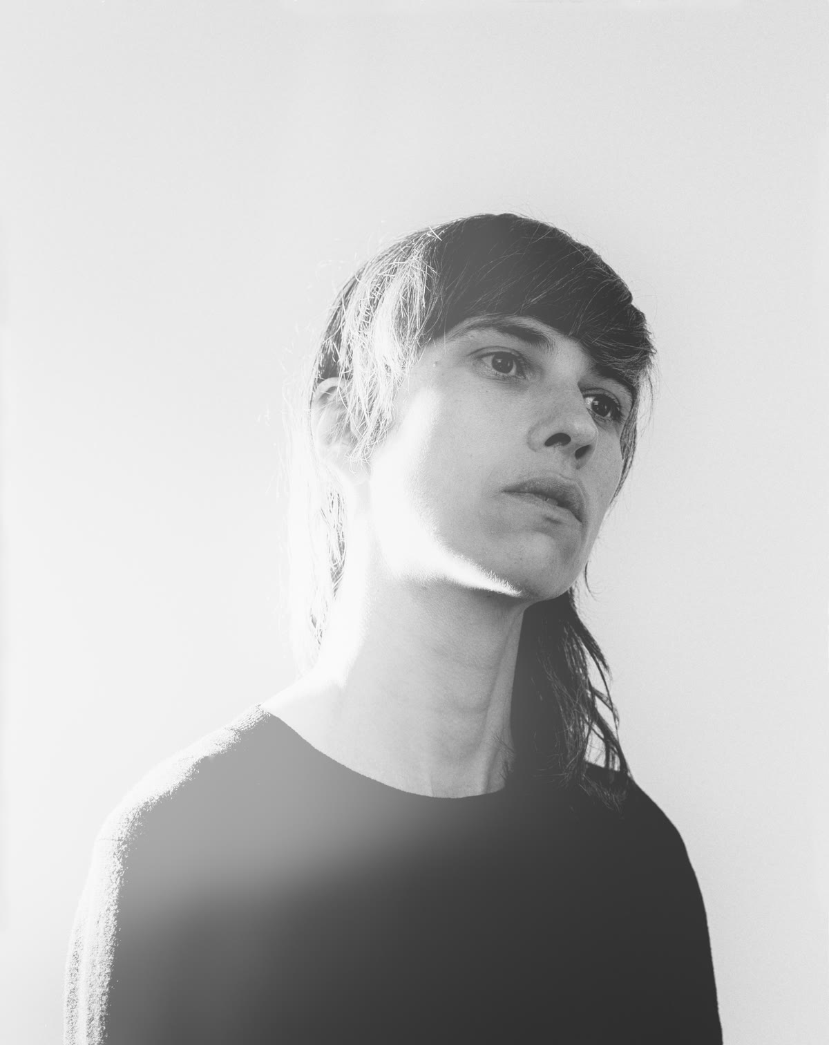 Portrait d’Aurélie Mestres en noir et blanc
